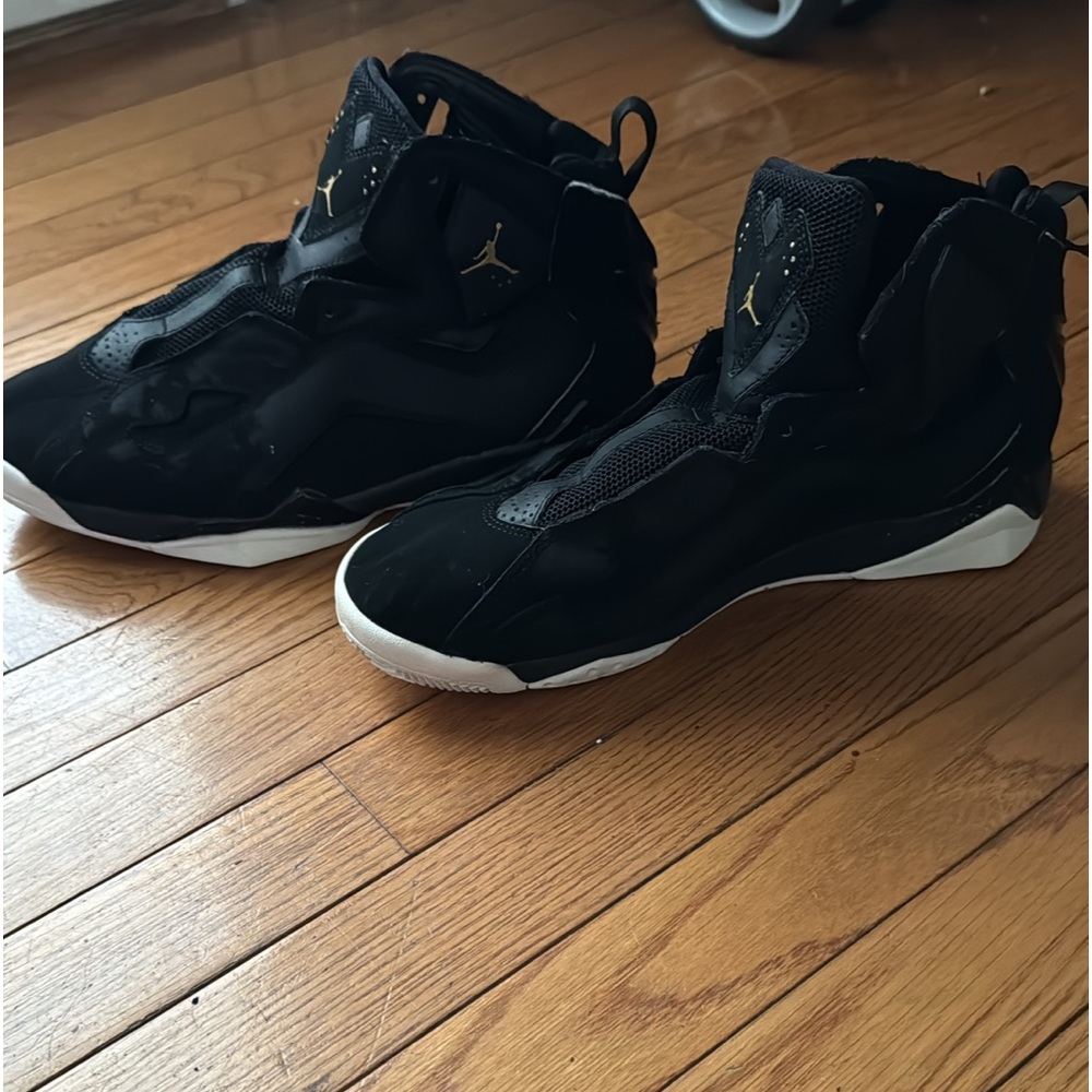 Men’s black air Jordan size 8.5 like new